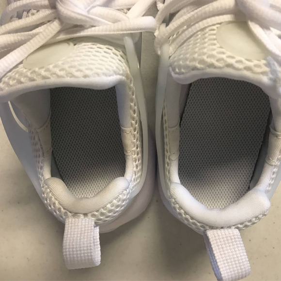 Nike Youth Presto Big Kids Size 4Y Shoes, White - Picture 7 of 7